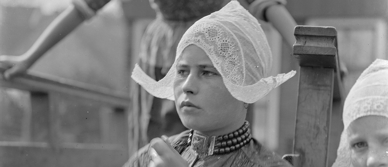 Young women in&nbsp;the Netherlands, by&nbsp;George Crombie